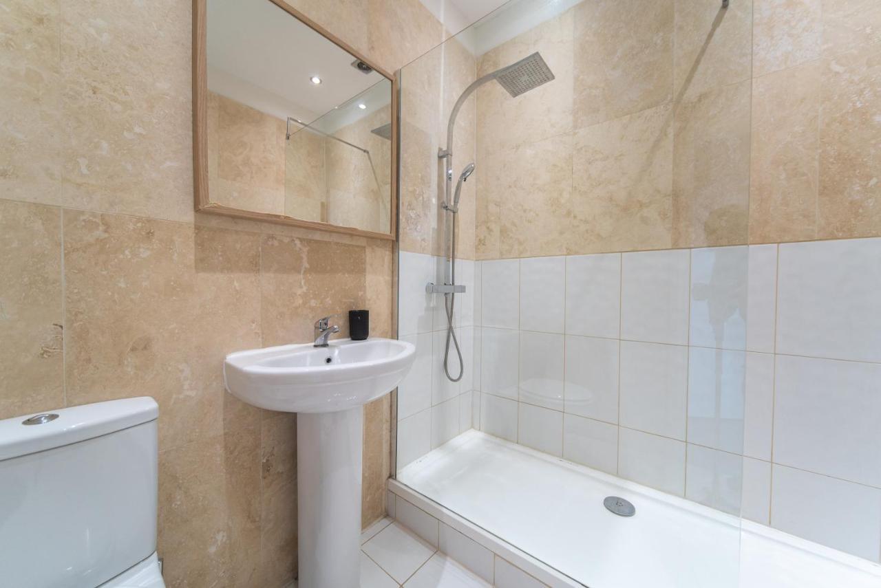 Spacious 2 Bedroom Apartment In Downtown London Bagian luar foto